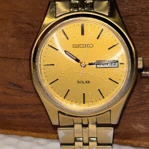 Vintage Men's Gold Tone Seiko Solar Day/Date Stainless Watch Link Band Works